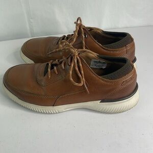 Clarks Donaway lace up dark tan leather, eight wide shoes